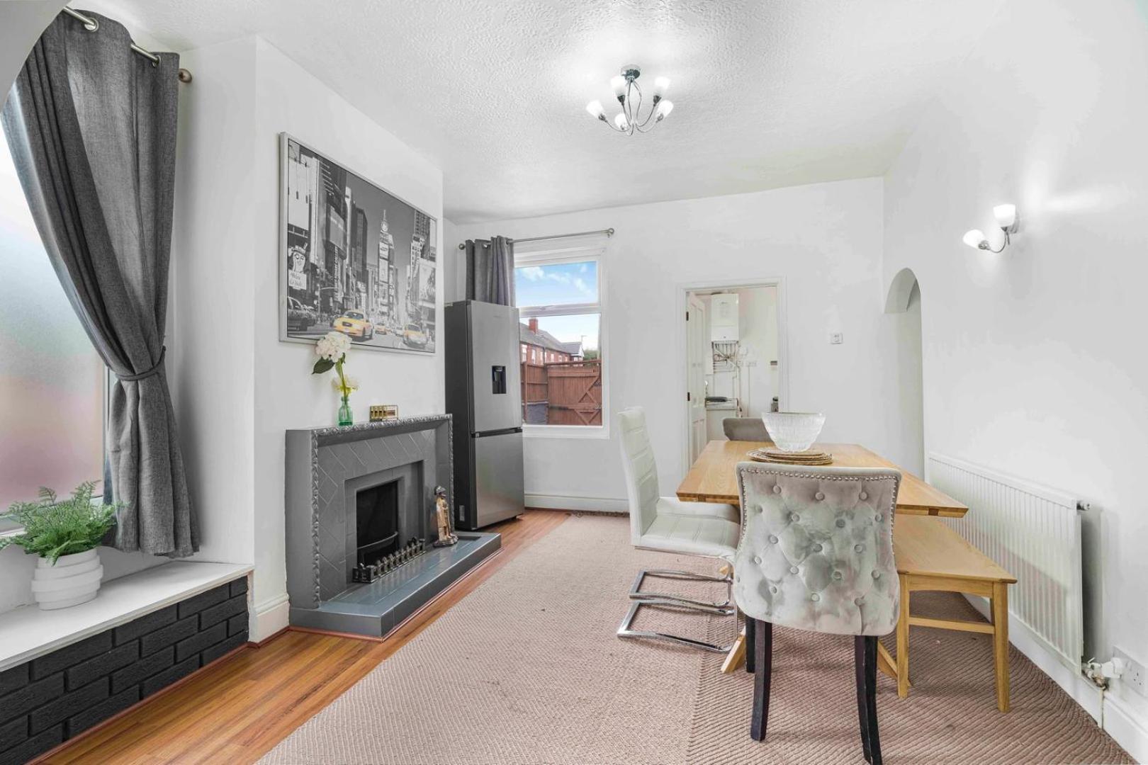 Guestready - Charming In Vibrant Levenshulme * Manchester